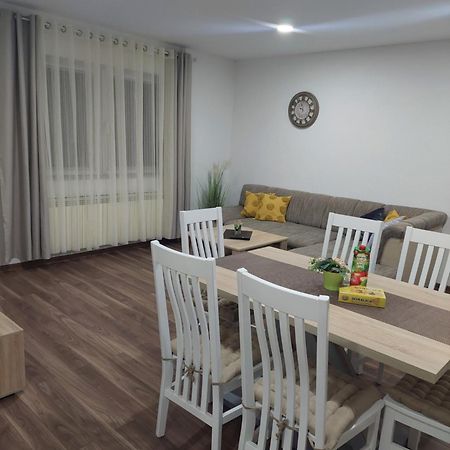 Apartman Danijela Otocsán Kültér fotó