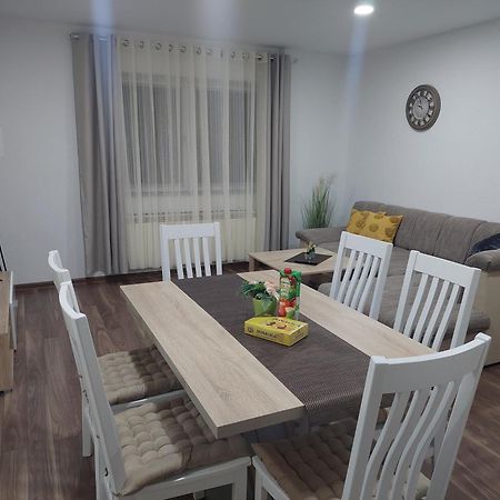 Apartman Danijela Otocsán Kültér fotó