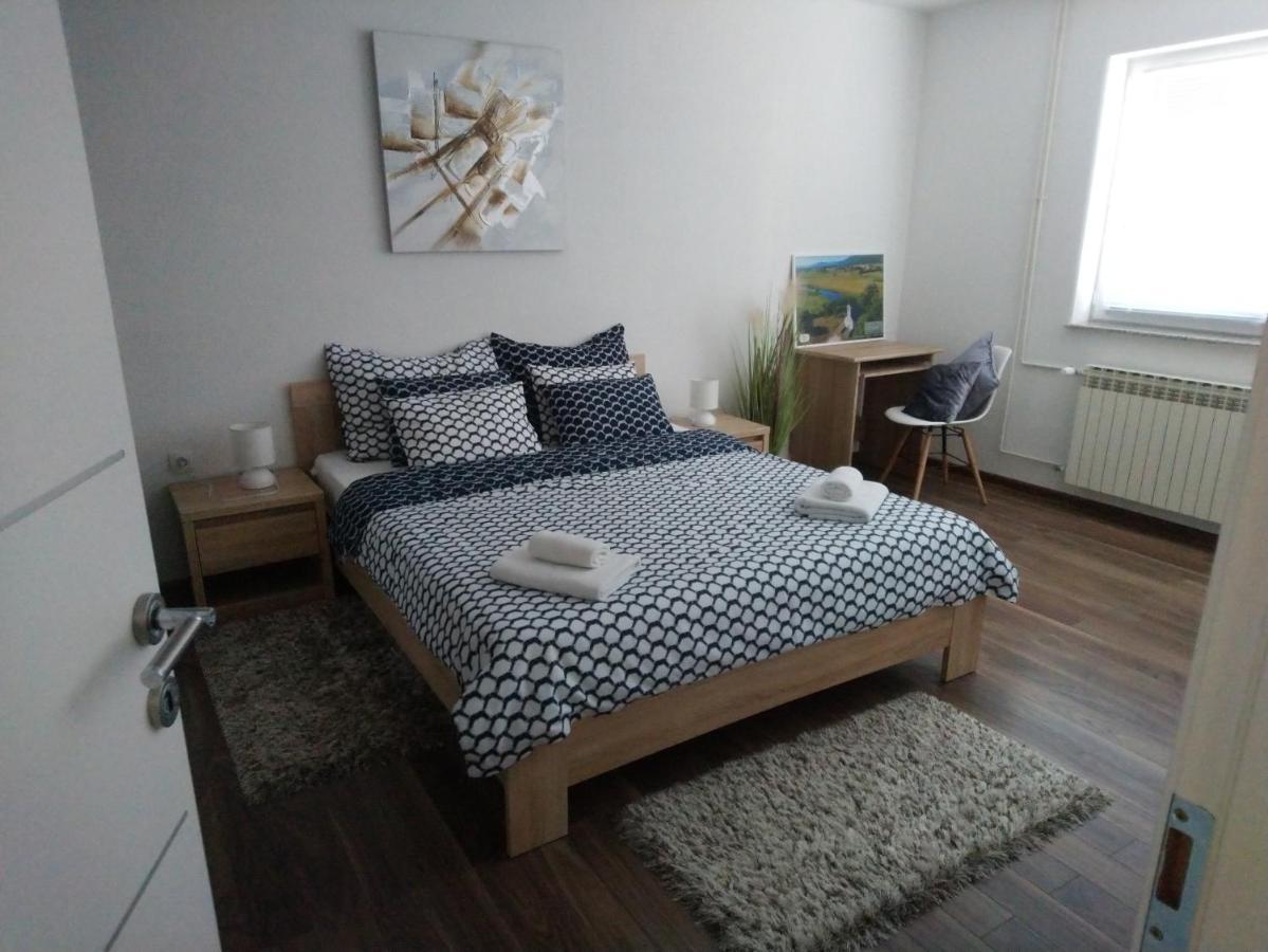 Apartman Danijela Otocsán Kültér fotó
