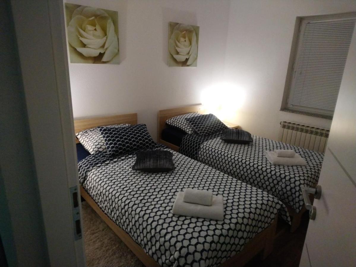Apartman Danijela Otocsán Kültér fotó