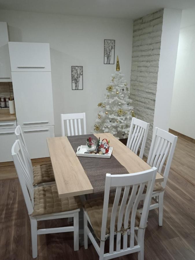Apartman Danijela Otocsán Kültér fotó