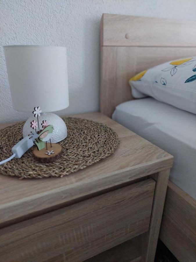 Apartman Danijela Otocsán Kültér fotó