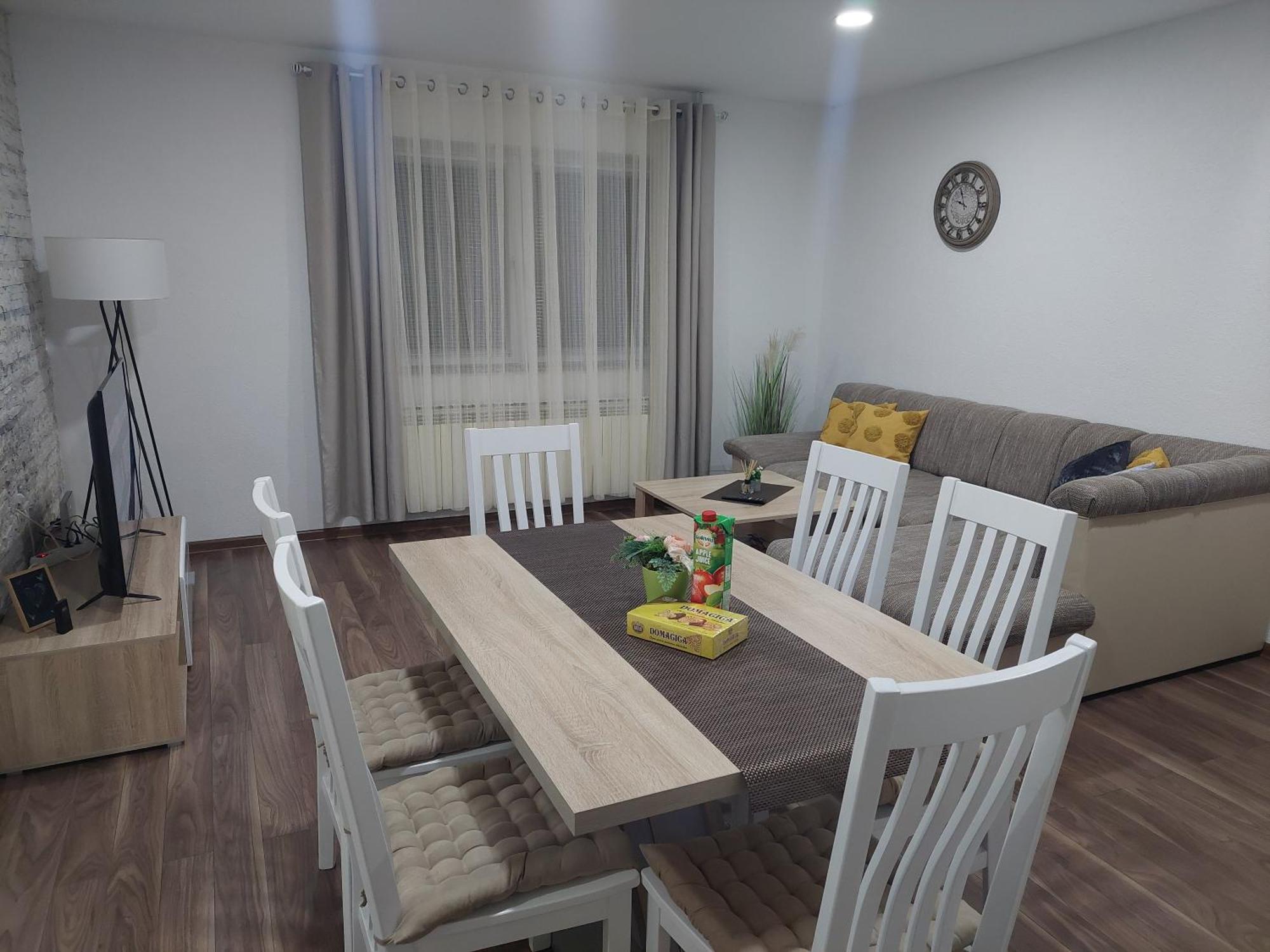 Apartman Danijela Otocsán Kültér fotó