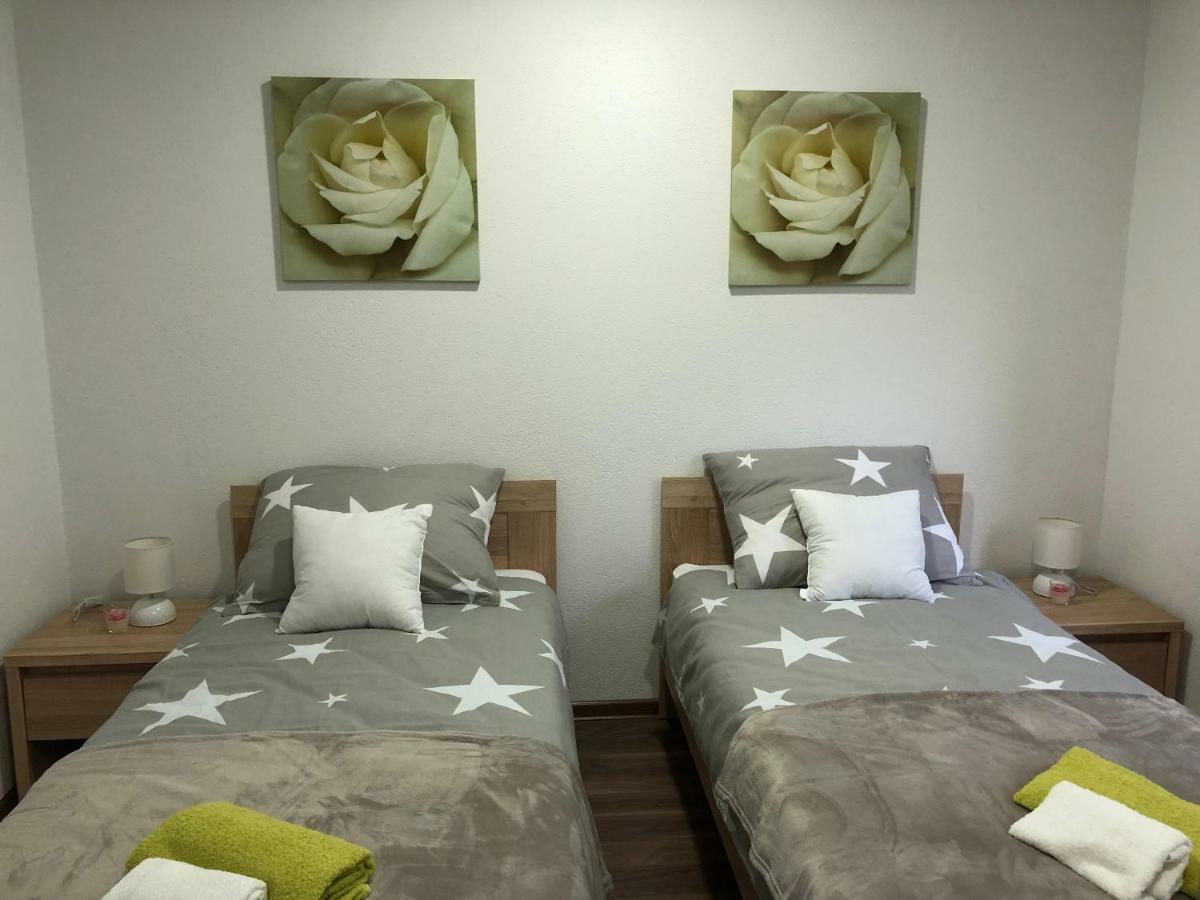 Apartman Danijela Otocsán Kültér fotó