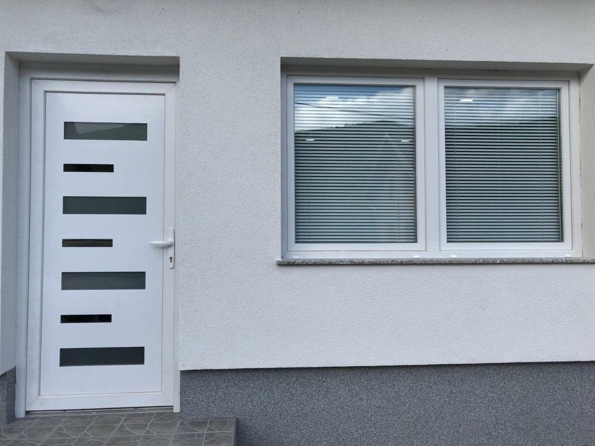 Apartman Danijela Otocsán Kültér fotó