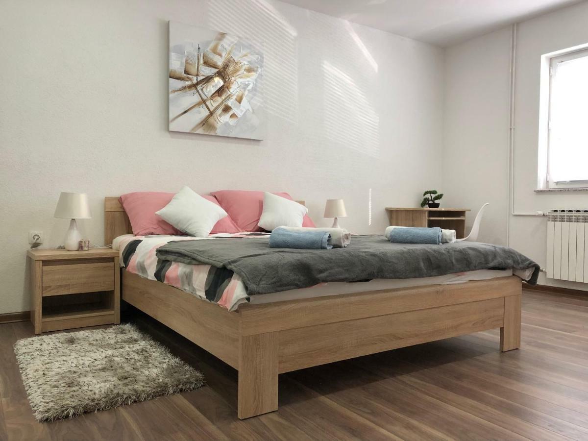 Apartman Danijela Otocsán Kültér fotó
