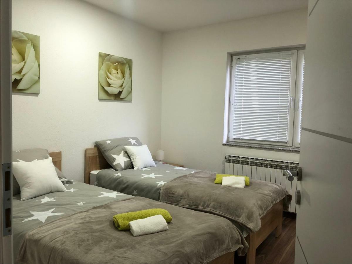 Apartman Danijela Otocsán Kültér fotó