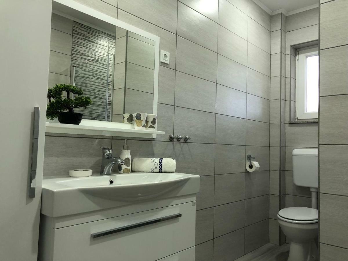 Apartman Danijela Otocsán Kültér fotó