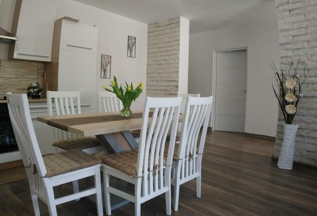 Apartman Danijela Otocsán Kültér fotó