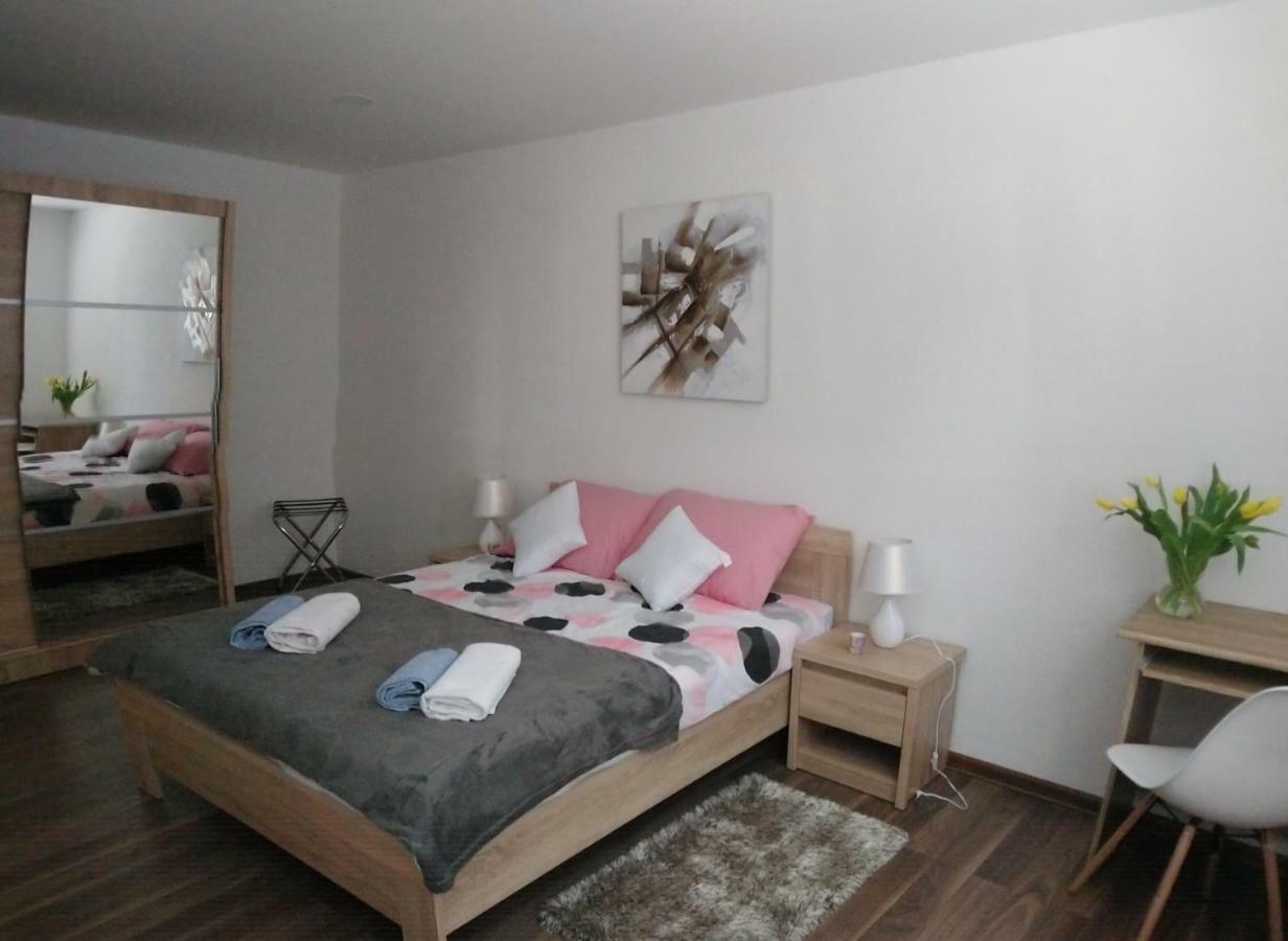 Apartman Danijela Otocsán Kültér fotó
