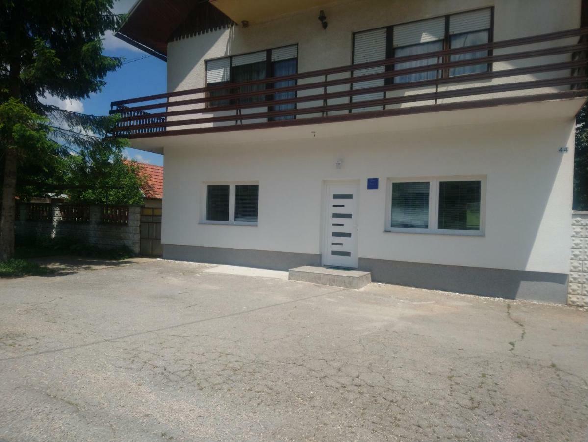 Apartman Danijela Otocsán Kültér fotó