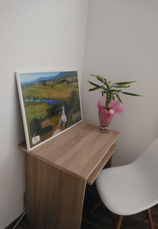 Apartman Danijela Otocsán Kültér fotó